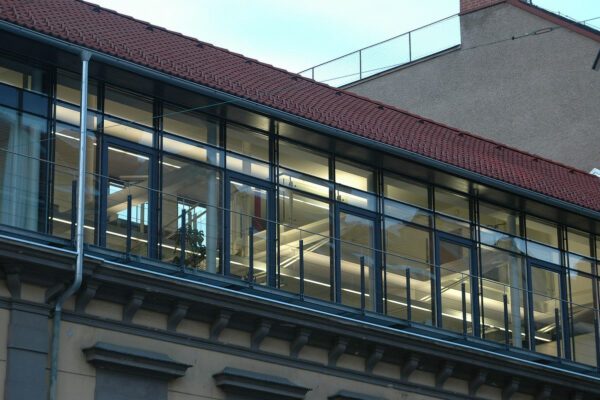 Bürogebäude Giselbrecht mit durchgehender Fensterfront