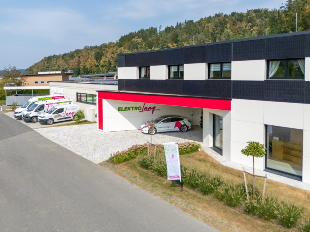 Ladepark und Vorplatz beim E.N.G.E.L. in Arnfels