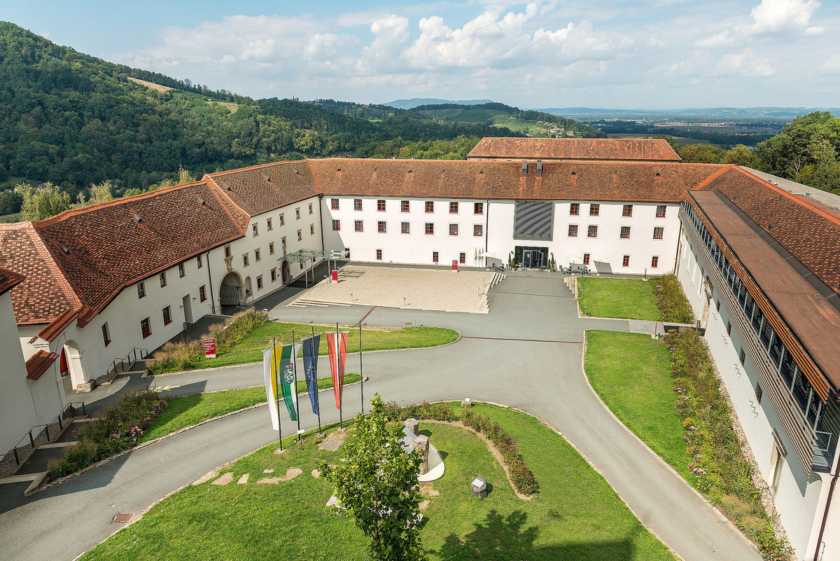 Unterer Schlosshof von Schloss Seggau
